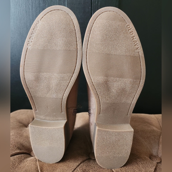 Womens Old Navy Faux-Suede Side-Buckle Booties~size 6 - Picture 6 of 7